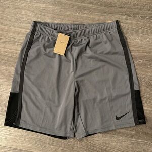 🆕 Men’s NIKE Athletic Training Shorts for Gym Workout or Sport - Gray & Black XL